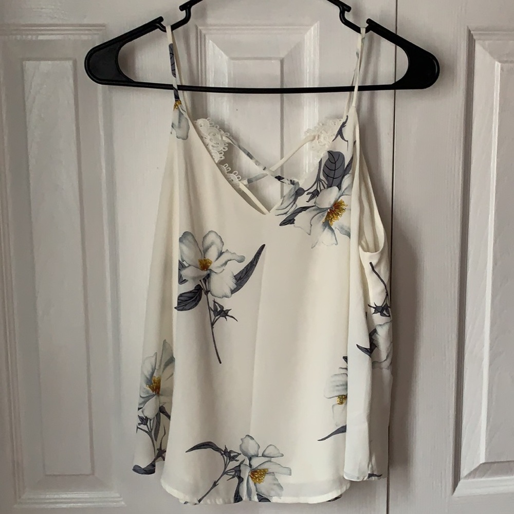 ASTR the Label Magnolia & Lace flowy blouse XS